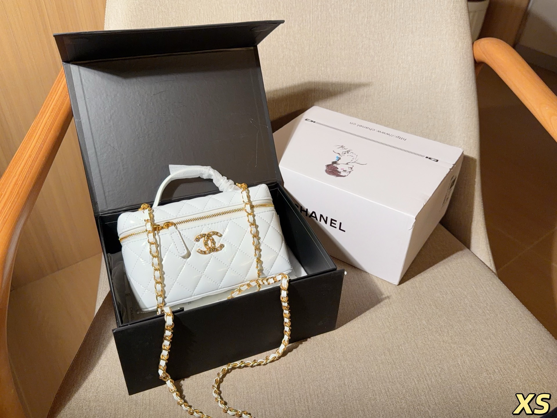 Chanel香奈兒 牛皮 油蠟皮小花扣 LP飯盒包！鏈條斜挎包 尺寸19&times;12&times;5 禮盒包裝🎁 